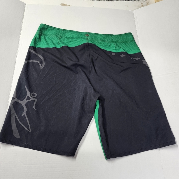 Quiksilver Eddie Aikau Green and Black Board Shorts Size 38 - Picture 6 of 8